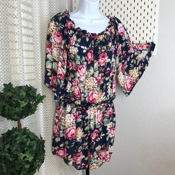 🎁🎄Kori S/S Romper | Navy w/ Floral | Small - Picture 6 of 9